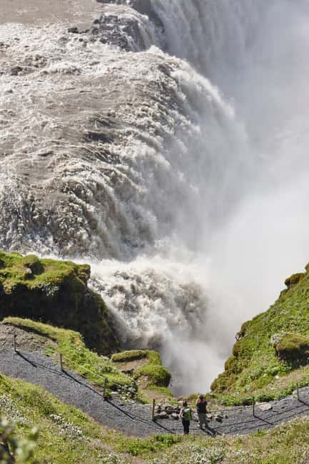 Reykjavik: Golden Circle & Waterfalls in Chinese冰岛黄金圈中文一日团 - Geysir gives you a geothermal show