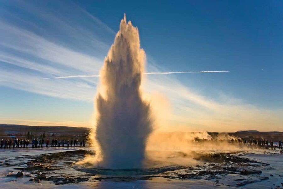 Reykjavik: Golden Circle & Waterfalls in Chinese冰岛黄金圈中文一日团 - Brúarfoss adds blue water and a quieter mood