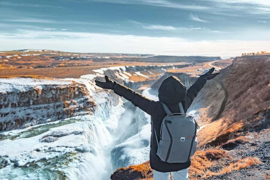 Reykjavik: Golden Circle & Waterfalls in Chinese冰岛黄金圈中文一日团 - Reykjavík pickup and the long road south