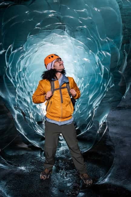 Reykjavik: Katla Ice Cave & South Coast Waterfalls Tour - The bus ride from Reykjavik to Vík