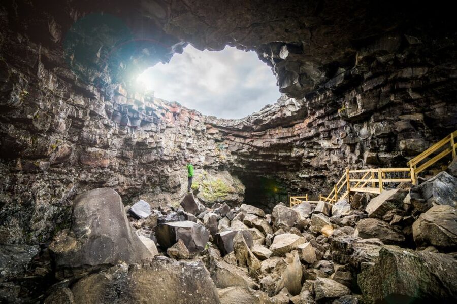 Reykjavik: Lava Cave, Hot Springs, Horses & Waterfalls Tour - Reykholt and Snorralaug, where history becomes physical