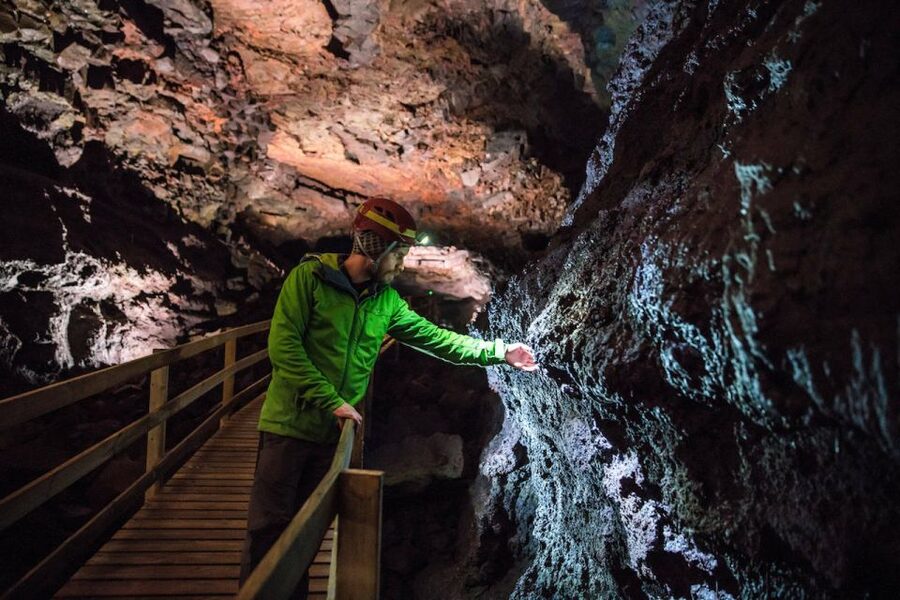 Reykjavik: Lava Cave, Hot Springs, Horses & Waterfalls Tour - Hraunfossar and Barnafoss, the visual high point outdoors