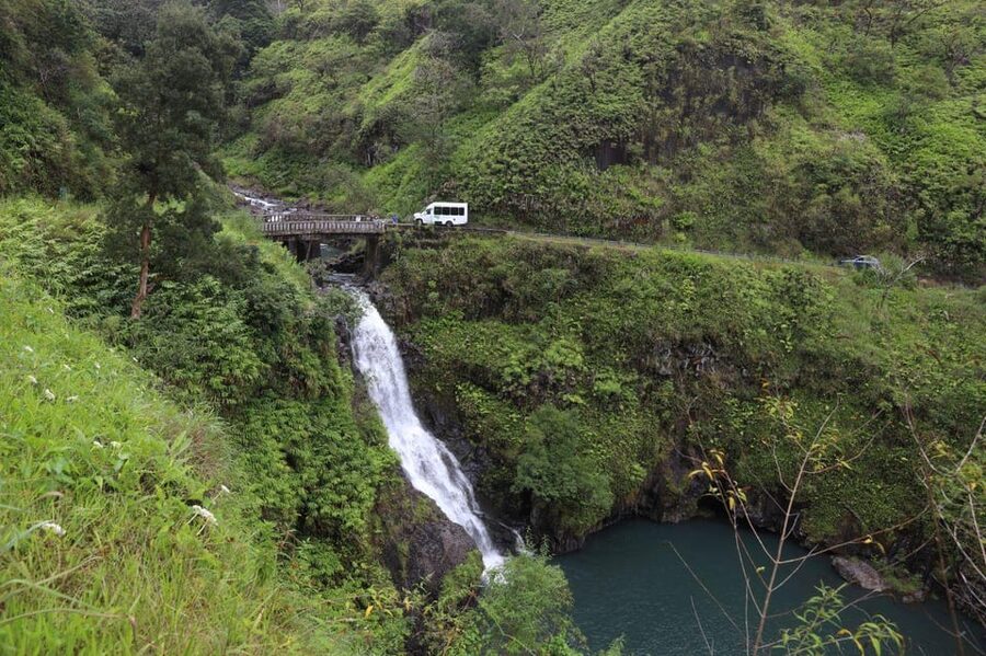 Road to Hana: Professional Guide, Food, Swimming, Waterfalls - The vehicle: comfort with one important caveat