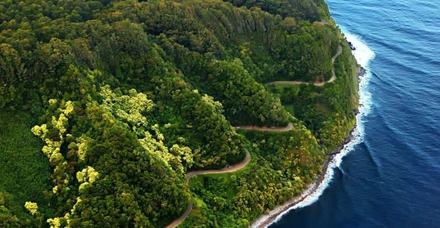 Road to Hana: Professional Guide, Food, Swimming, Waterfalls - Reading Maui through the guide’s stories
