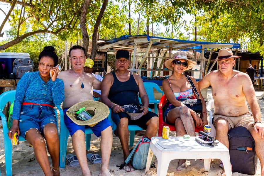 Rosario Islands -Barú : Agua Azul Beach, with lunch - The short water taxi to Barú