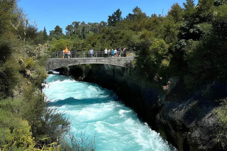 Rotorua & Taupo DayTour Waiotapu & Huka Falls from Auckland - Lake Taupo gives the day some breathing room