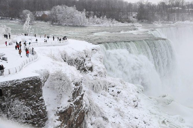 Round-Trip Private-Safe Transfer Between Buffalo Airport & Niagara Falls Canada - How the drivers shape the experience