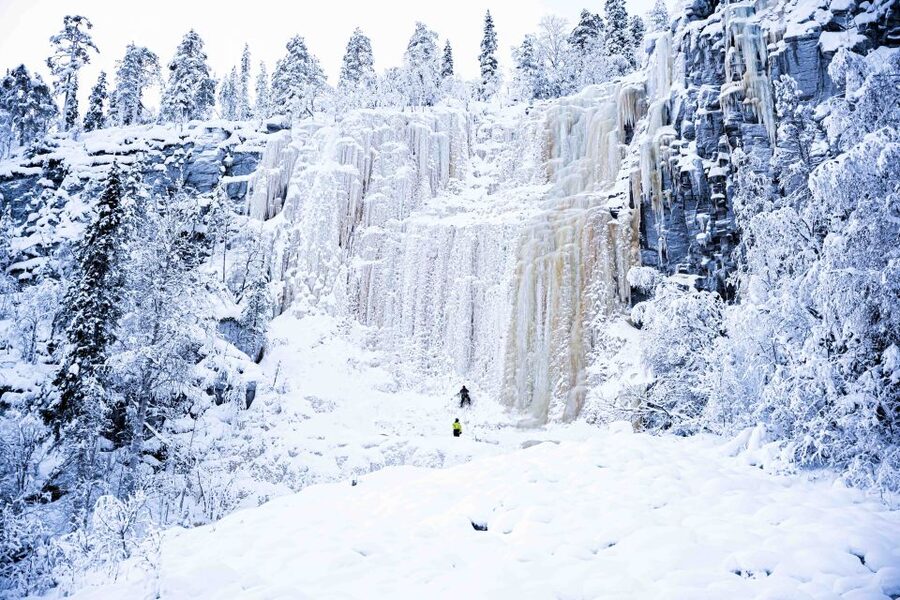 Rovaniemi: Frozen Waterfalls of Korouoma Canyon & Pro Photos - The minivan ride from Rovaniemi