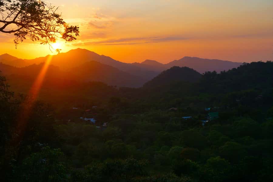 Santa Marta: Minca Coffee, Cocoa, & Waterfall Full-Day Trip - What the guide adds to the day