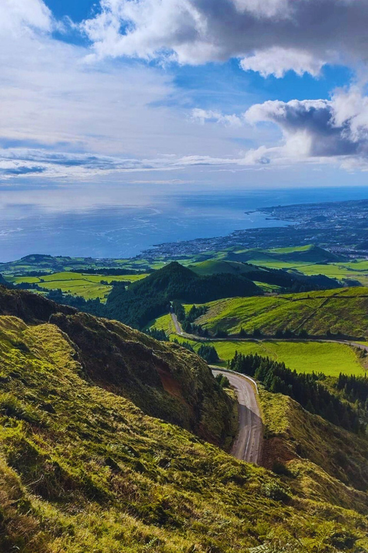 São Miguel: Majestic North Tour (Waterfalls w/Lunch) - A traditional lunch in Nordeste