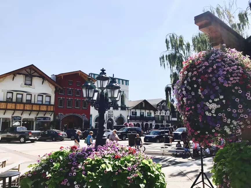 Seattle: Snoqualmie Falls and Leavenworth Day Trip - Pickup points and the long day