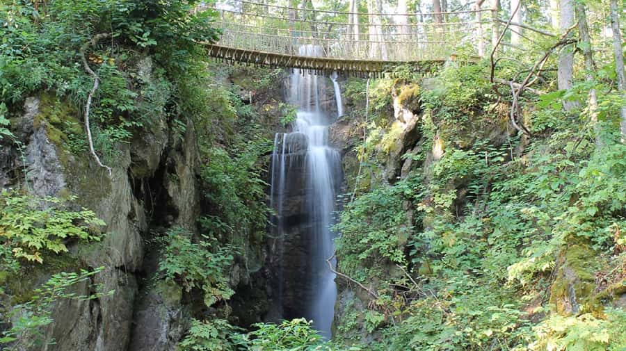 Sevierville: Waterfall Canopy Zip Lining in Smoky Mountains - Why the small group size helps