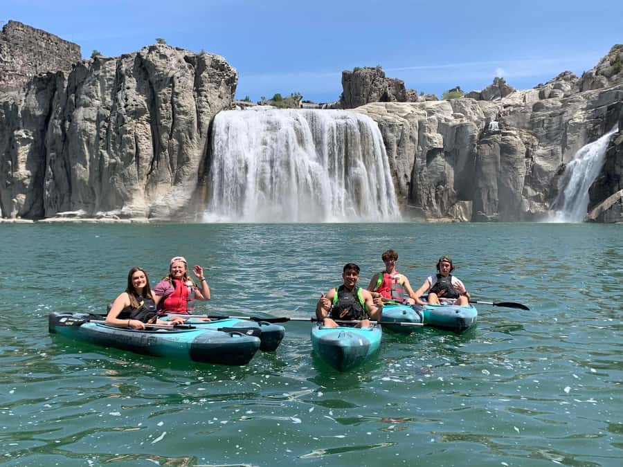 Shoshone Falls: Guided Kayak Tour - Kayaking Toward Shoshone Falls