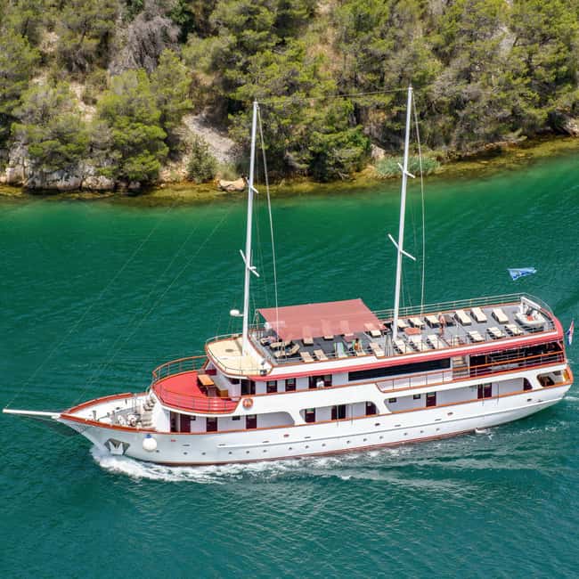 Šibenik or Zadar: Krka falls, olive mill, oil & wine tasting - Why this day works so well