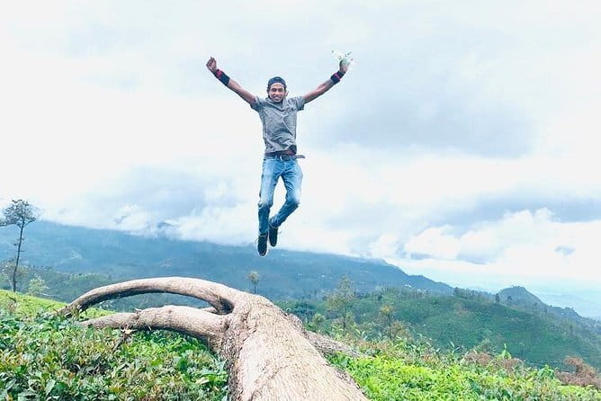 Sightseeing tour Ella & Diyaluma waterfall by car - Little Adam’s Peak: an easy start with wide views