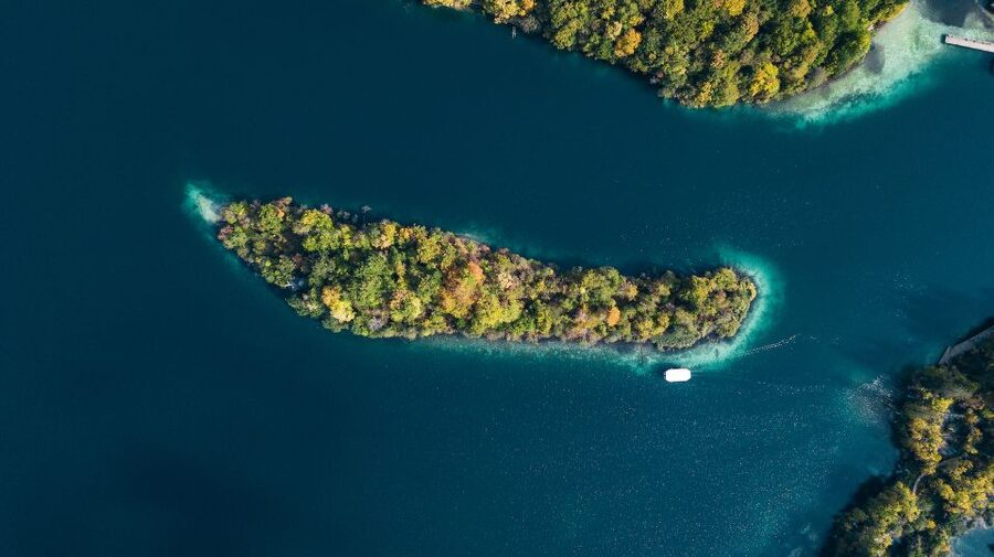 Split: Self-Guided Plitvice Lakes Day Tour with Boat Ride - The panoramic boat ride through the falls