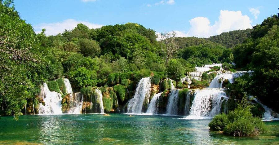 Split/Trogir: Krka National Park Day Trip & Boat to Skradin - The optional historic buildings and river edge