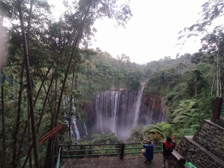 Surabaya or Malang: Tumpak Sewu Waterfall Share Guided Tour - Safety Briefing Before the Cliff Path