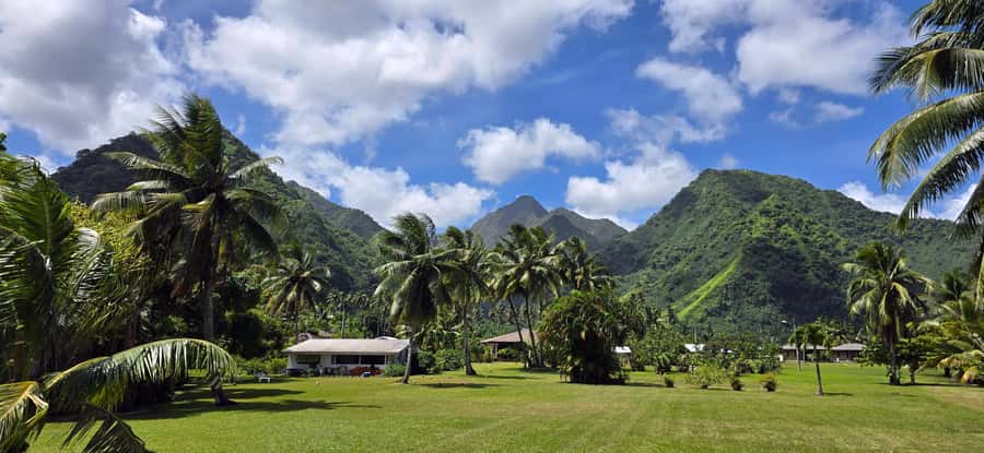 Tahiti Half Day Small Group Circle Tour - Waterfalls & Caves - Cool air and basalt at Mara’a Caves
