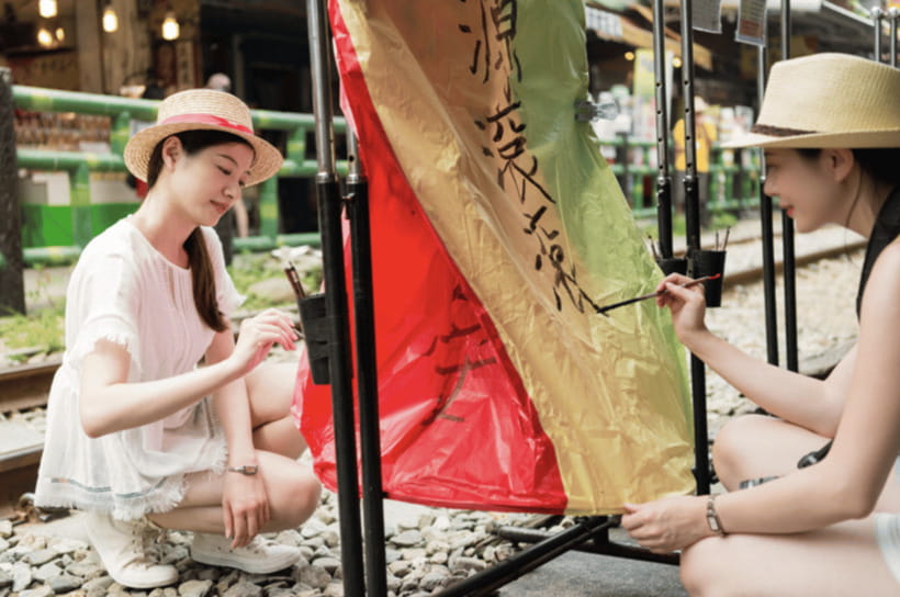 Taipei: Jiufen, Shifen Waterfall and Pingxi Sky Lantern Tour - Yin Yang Sea and the old smelter ruins
