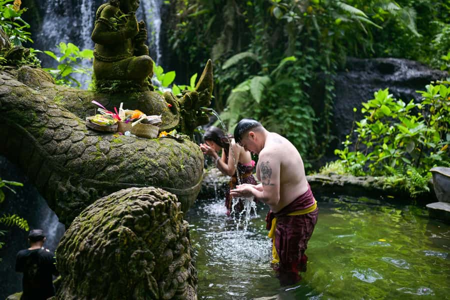 Taman Beji Griya Waterfall: Holy Bathing/Soul Retreat Ritual - Arriving at the waterfall temple
