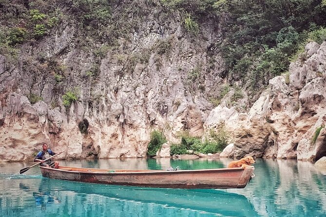 Tamul waterfall and water cave on a wooden canoe - Local lunch at La Morena