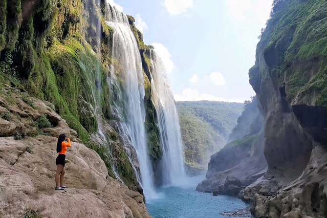 Tamul waterfall and water cave on a wooden canoe - Who should book it