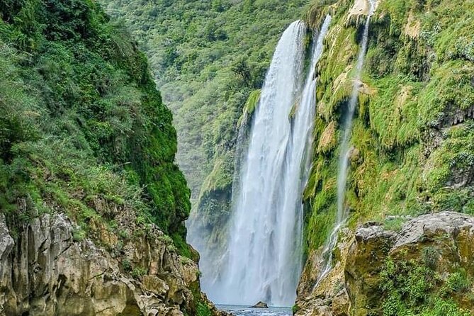 Tamul waterfall and water cave on a wooden canoe - Paddling the blue Tampaón River