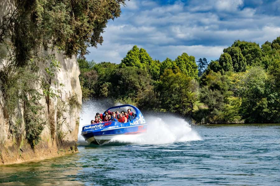 Taupō: Huka Falls 30-Minute Jet Boat Experience - Racing along the Waikato River