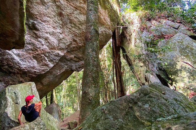 Tijuca Forest Hike - Waterfalls & Caves, Nature & Wild Life! - Cristalina, Baronesa, and Gabriela keep the route varied