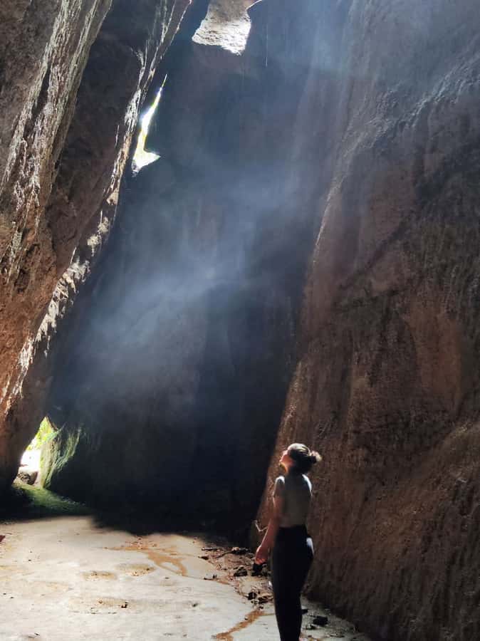 Tijuca Forest´s hike: caves, waterfalls and great views - Caves and safe rock formations