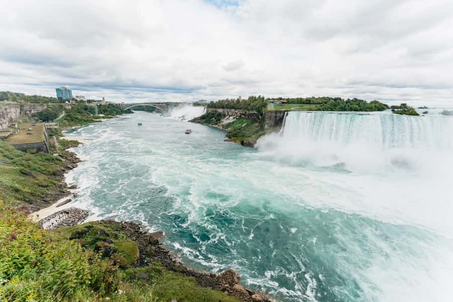 Toronto: Falls Day Tour with Boat Cruise & Niagara-the-Lake - Niagara-on-the-Lake: pretty, historic, and too short for some