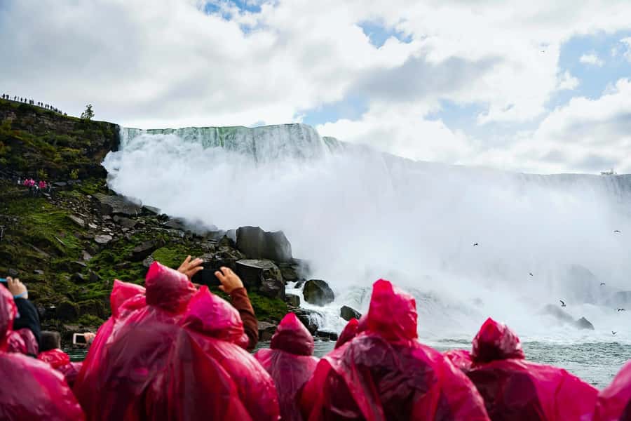 Toronto: Falls Day Tour with Boat Cruise & Niagara-the-Lake - Four photo stops before the Falls