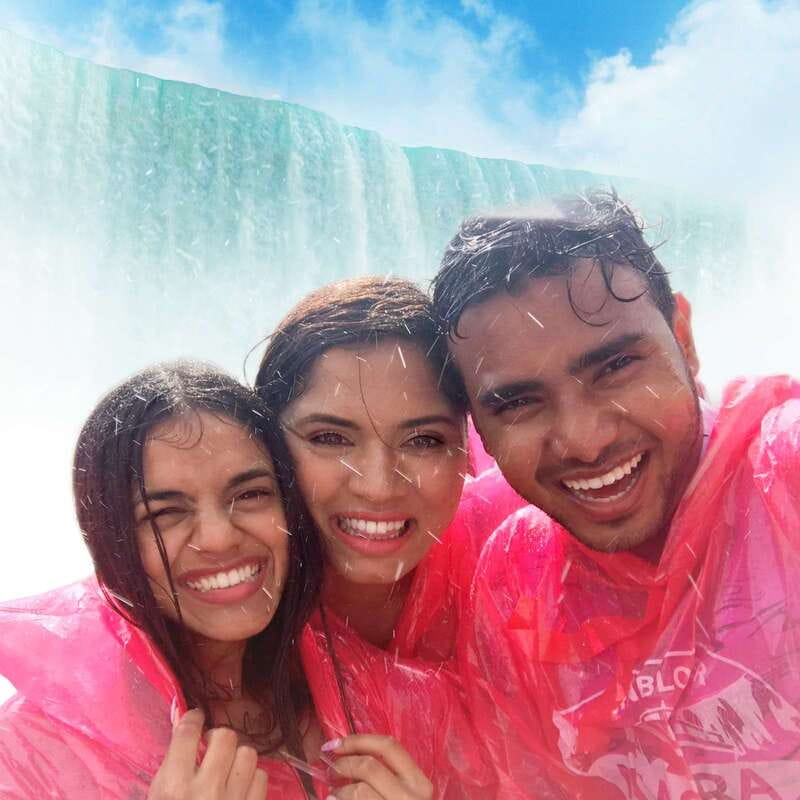 Toronto: Niagara Falls Bus Tour with Maple Tasting and NOTL - Niagara-on-the-Lake in 45 minutes