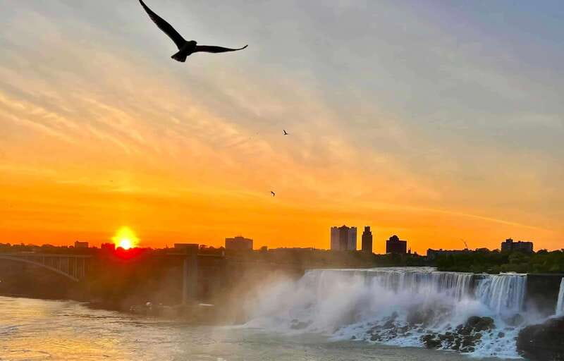 Toronto: Niagara Falls Day & Evening Tour + Top Attractions - Four to five hours beside the Canadian falls