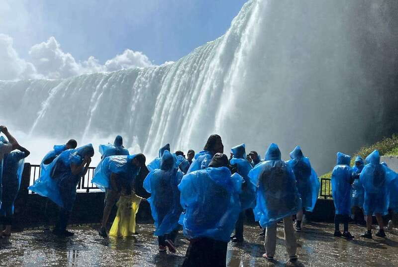 Toronto: Niagara Falls Day & Evening Tour + Top Attractions - Dinner with a view and the Illumination Tower