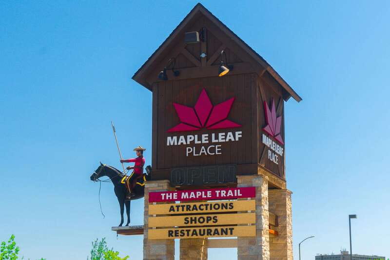 Toronto: Niagara Falls Day Tour with Optional Boat Cruise - Maple Leaf Place and the maple tasting