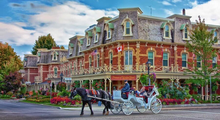 Toronto: Niagara Falls & NOTL Heritage Town Guided Day Tour - Niagara Falls: power, mist, and limited free time