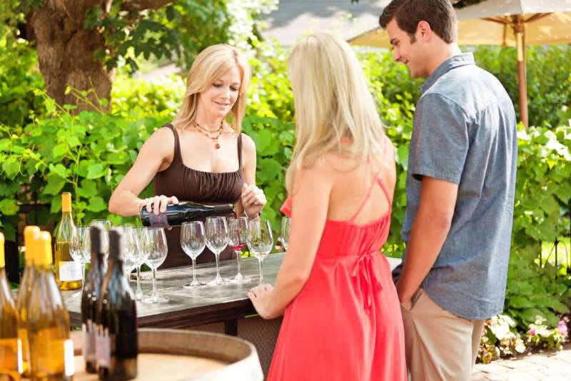 Toronto: Niagara Wineries Tasting Tour & Optional Lunch - Free time in Niagara-on-the-Lake