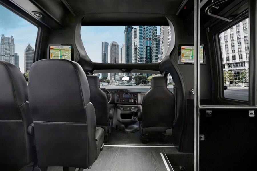 Toronto Pearson Airport: Transfer to/from Niagara Falls - Finding the desk at Toronto Pearson