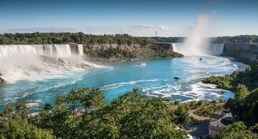Toronto: Small-Group Niagara Falls Day Trip - Choosing the boat or another major attraction