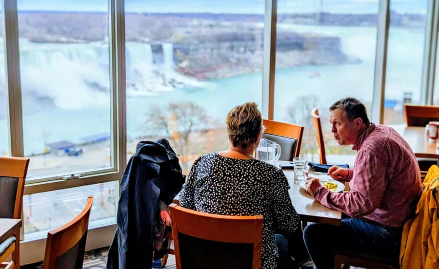 Toronto to Niagara Falls: Evening Tour with Cruise & lights - Key points at a glance