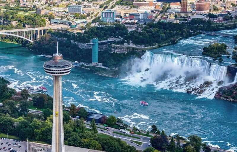 Toronto: Winter Niagara Falls Tour with Attractions Package - Maple Leaf Place and three syrup tastings