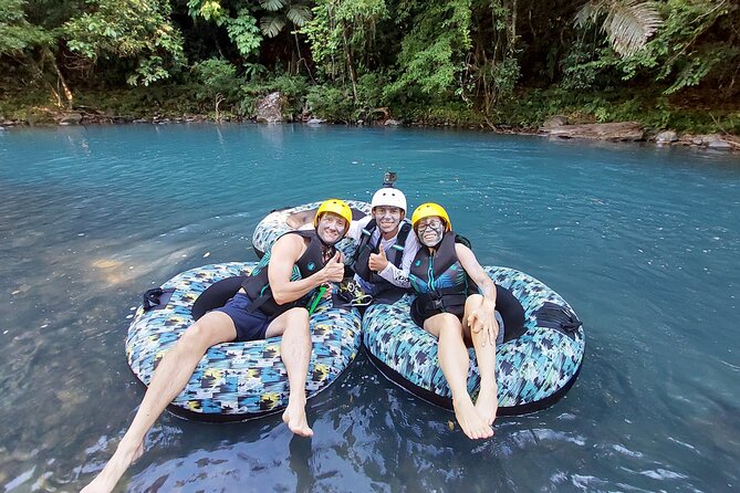 Tubing in Rio Celeste - Guides who make the river easier