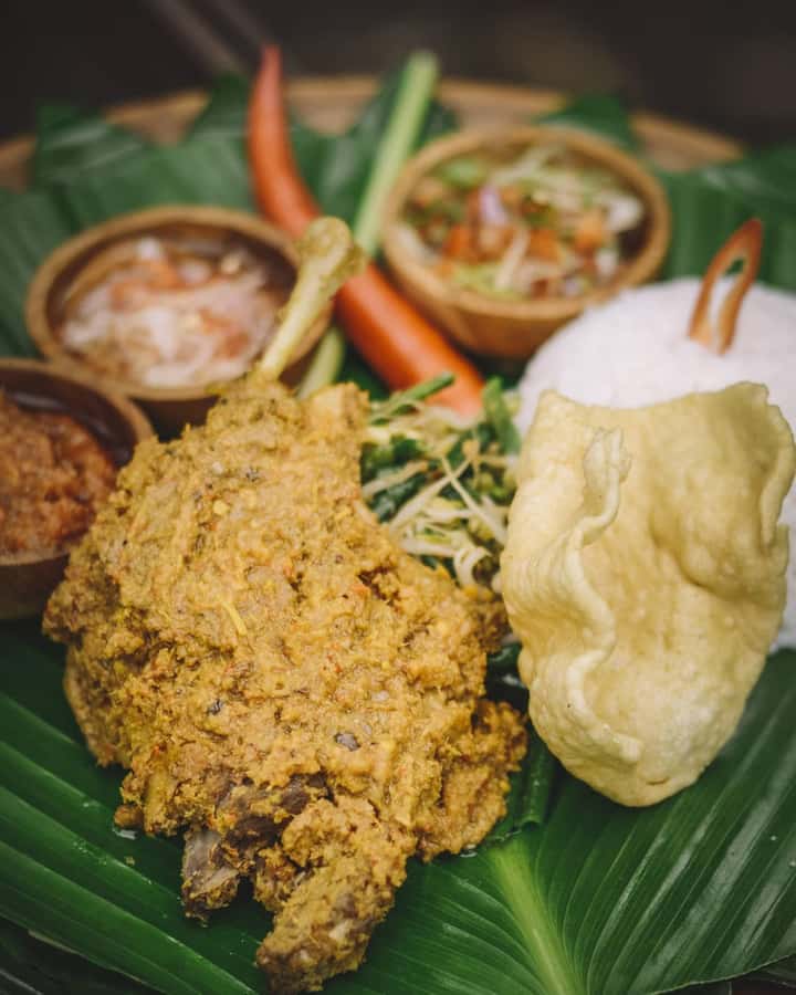 Ubud: Private Scenic Waterfalls and Rice Terraces Tour - Lunch and the coffee tasting stop