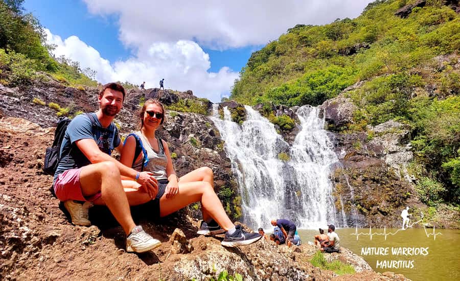Vacoas-Phoenix: Private Hiking Tour to Tamarind Falls - Local snacks with a view
