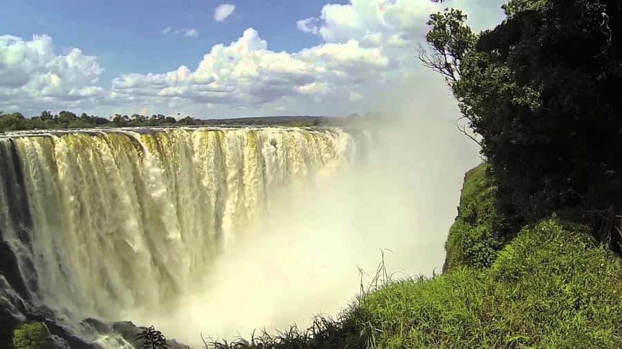 Victoria Falls: Private Guided Tour of the Falls - What local guides bring to the walk