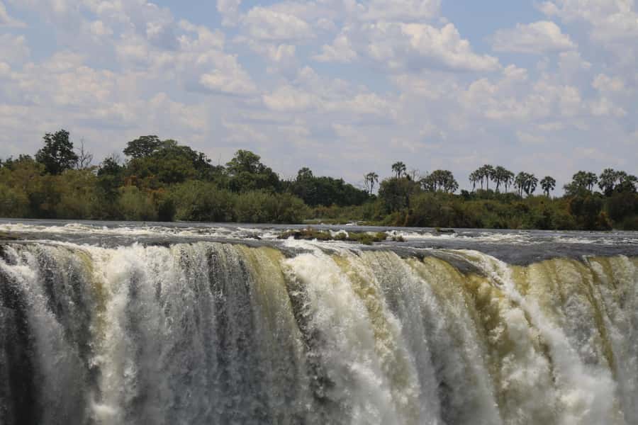 Victoria Falls: Private Guided Tour of the Waterfalls - Guides who make the walk personal