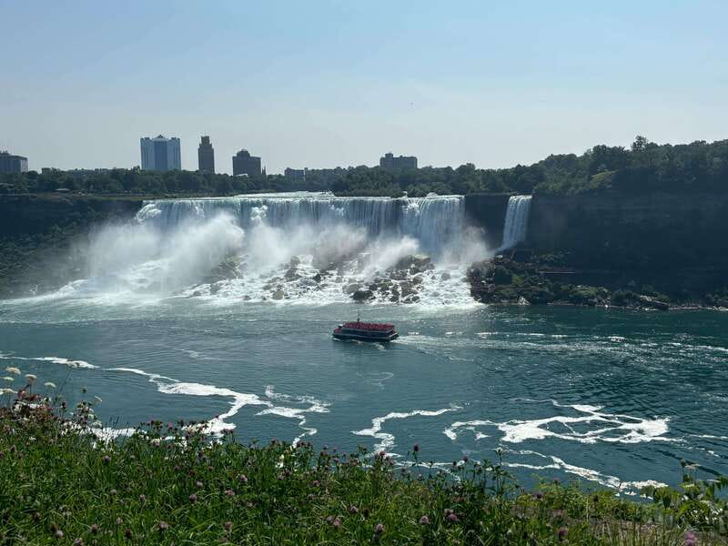 Walking Tour of Niagara Falls Canada and Hornblower Boat - The one-hour walk gives Niagara Falls a story