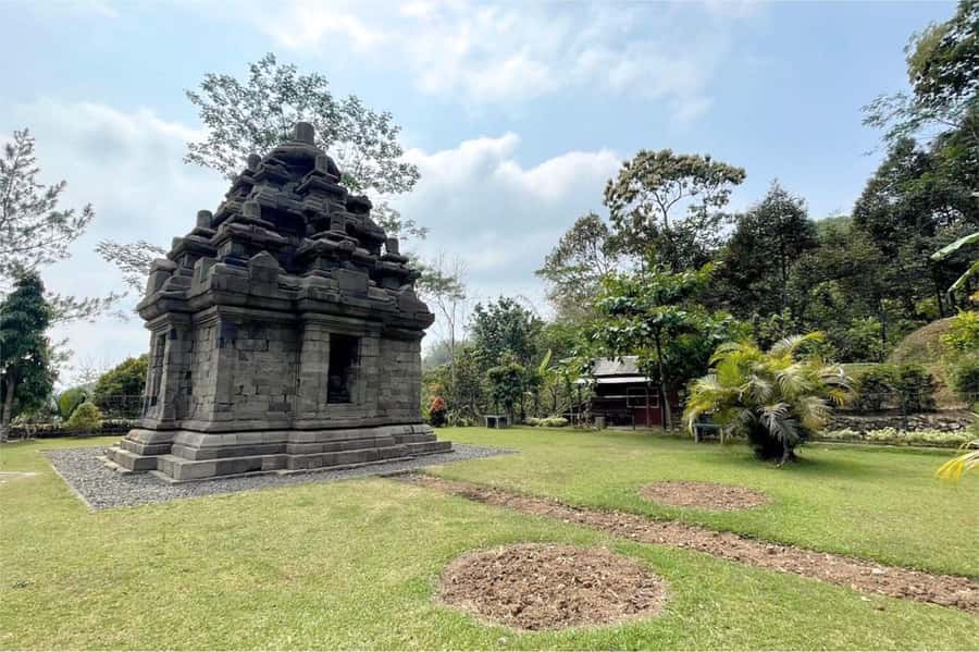Yogyakarta: Selogriyo Temple, Rice Terraces & Waterfall Tour - Key points to know before booking